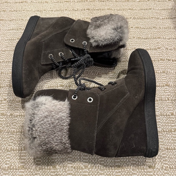 Like New! Aquatalia Cordelia High Wedge Boots with Fur Trim | Size 7 - Picture 3 of 7